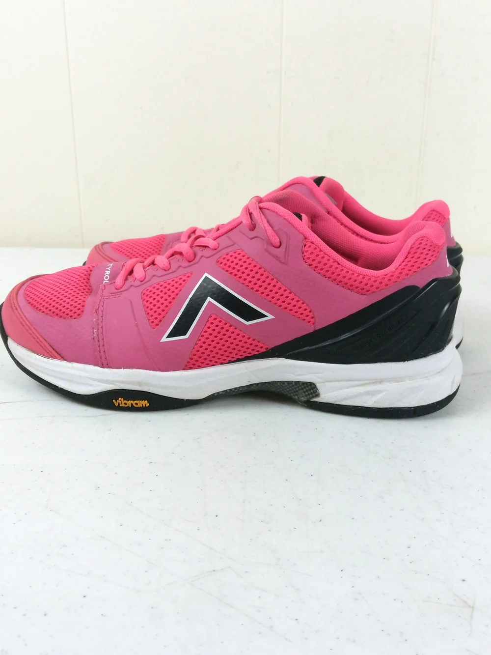 Tyrol Womens Striker Pro V Pickleball Shoes Size 9.5 Pink Vibram Court Sneakers